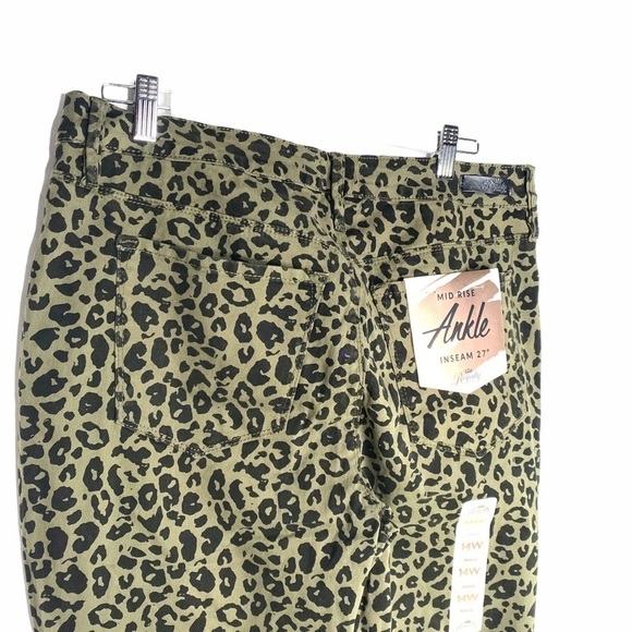 NWT Royalty Denim Olive Animal Print - Picture 8 of 11